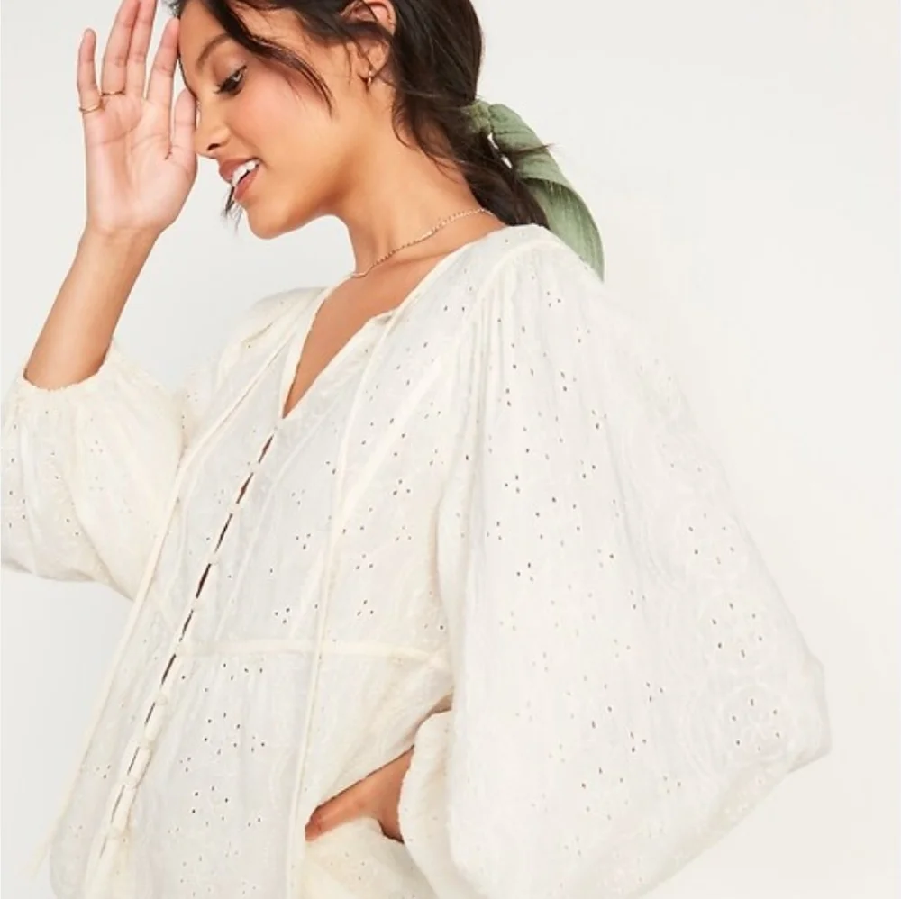 Old Navy Cream Eyelet Button-Front Peasant Blouse